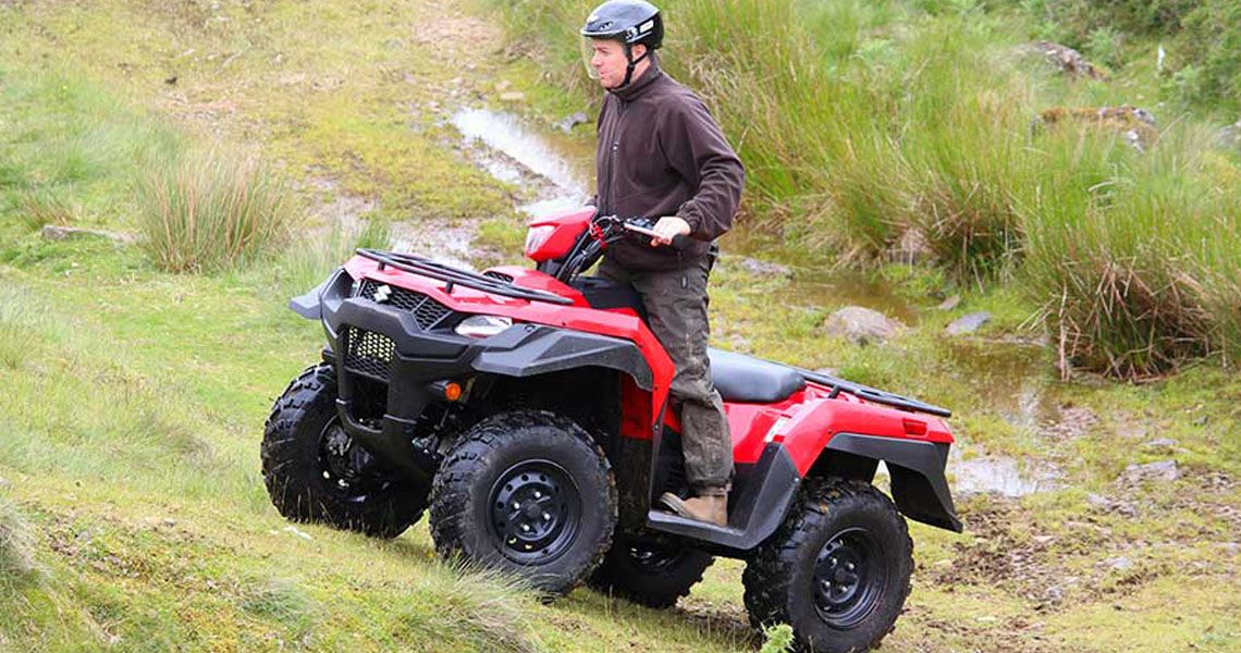 Onderhoud Suzuki Quad LTA 50.