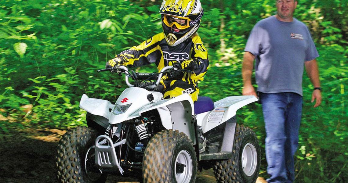 Onderhoud Suzuki Quad LTA 50.