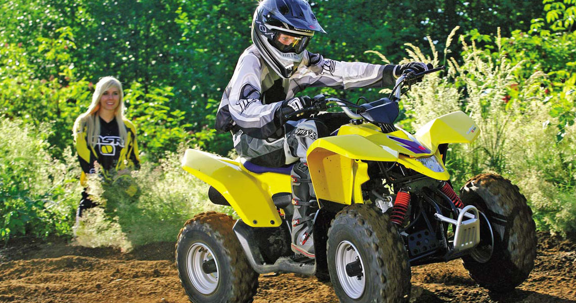 Onderhoud Suzuki Quad LTA 50.